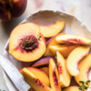 Улюблений літній фрукт: калорійність та корисність персиків