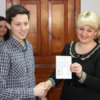 У Чернігові студент став першим з громадян, хто отримав біометричний паспорт