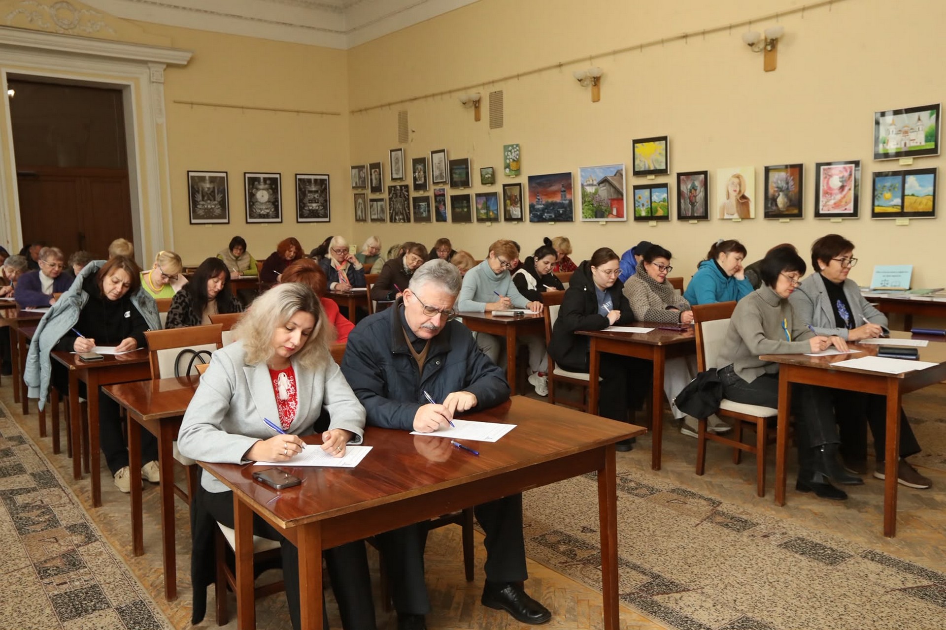 Від учнів до військових: на Чернігівщині писали радіодиктант національної єдності