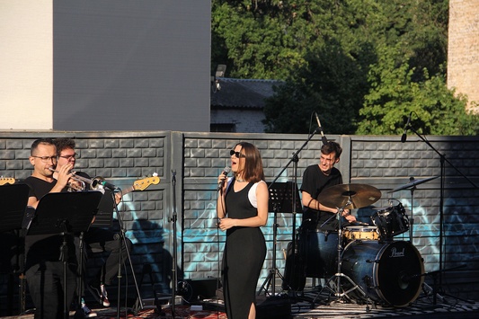 Anna Kindzerska & BissQuit: ,     