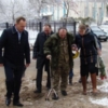 Чернігівський міський голова вручив герою АТО та його родині ордер на квартиру