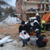 Рятувальники ДСНС дістали речі першої необхідності з двох зруйнованих квартир обрушеного будинку