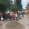 Мешканці будинку 11-а по вулиці Льотна у Чернігові страйкують проти будівництва дороги