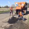 Дорожники Чернігівщини ремонтують покриття на найважливіших шляхах