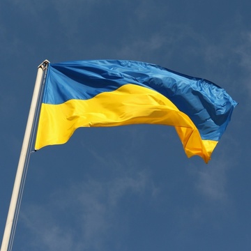У Чернігові в День Української Державності підняли синьо-жовтий стяг