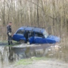 Чернігівський район: з річки Десна рятувальники дістали затонулу автівку. ФОТО