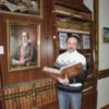 У ніжинському музеї фоліанти дають читати відвідувачам