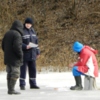 Рятувальники проводять роз’яснювальну роботу серед любителів зимової риболовлі
